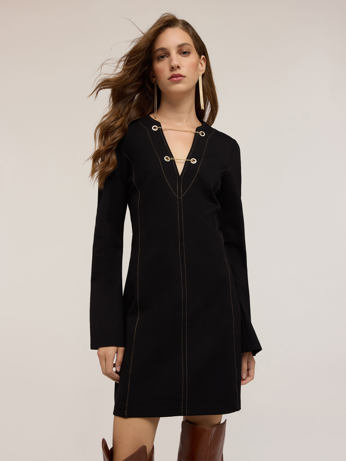 Slim-fit dress in milano stitch with chains image number 2