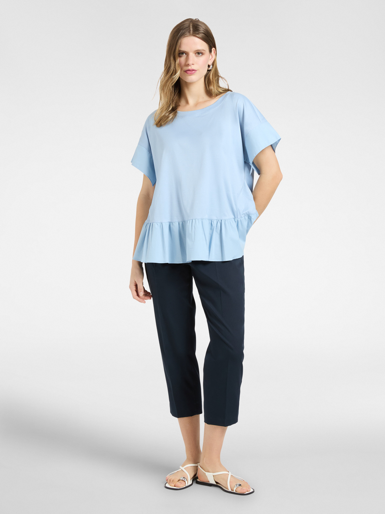 T-shirt with ruffle at the bottom image number 2
