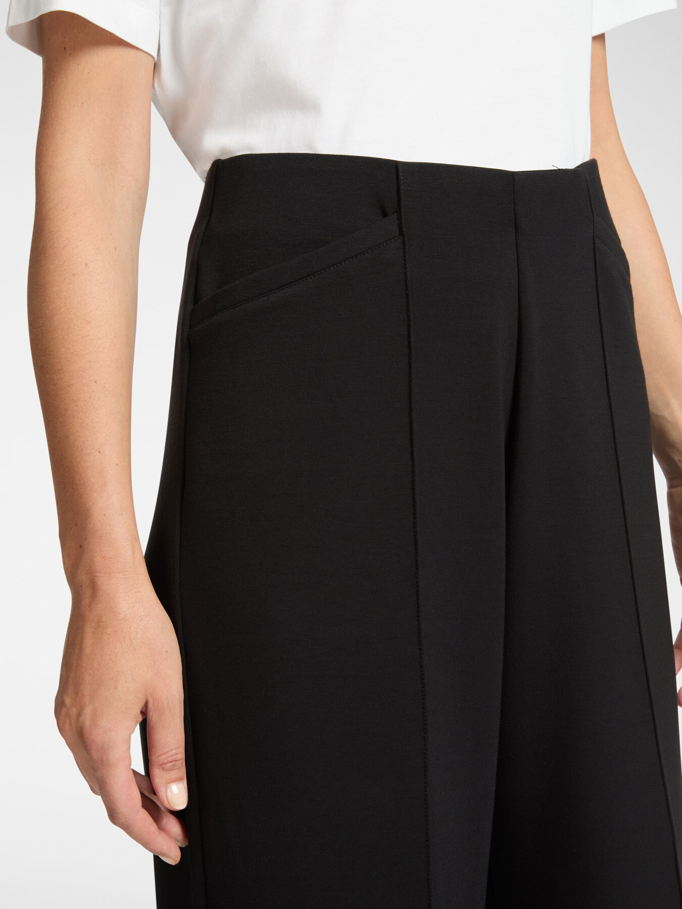 Lightweight scuba cropped trousers image number 3