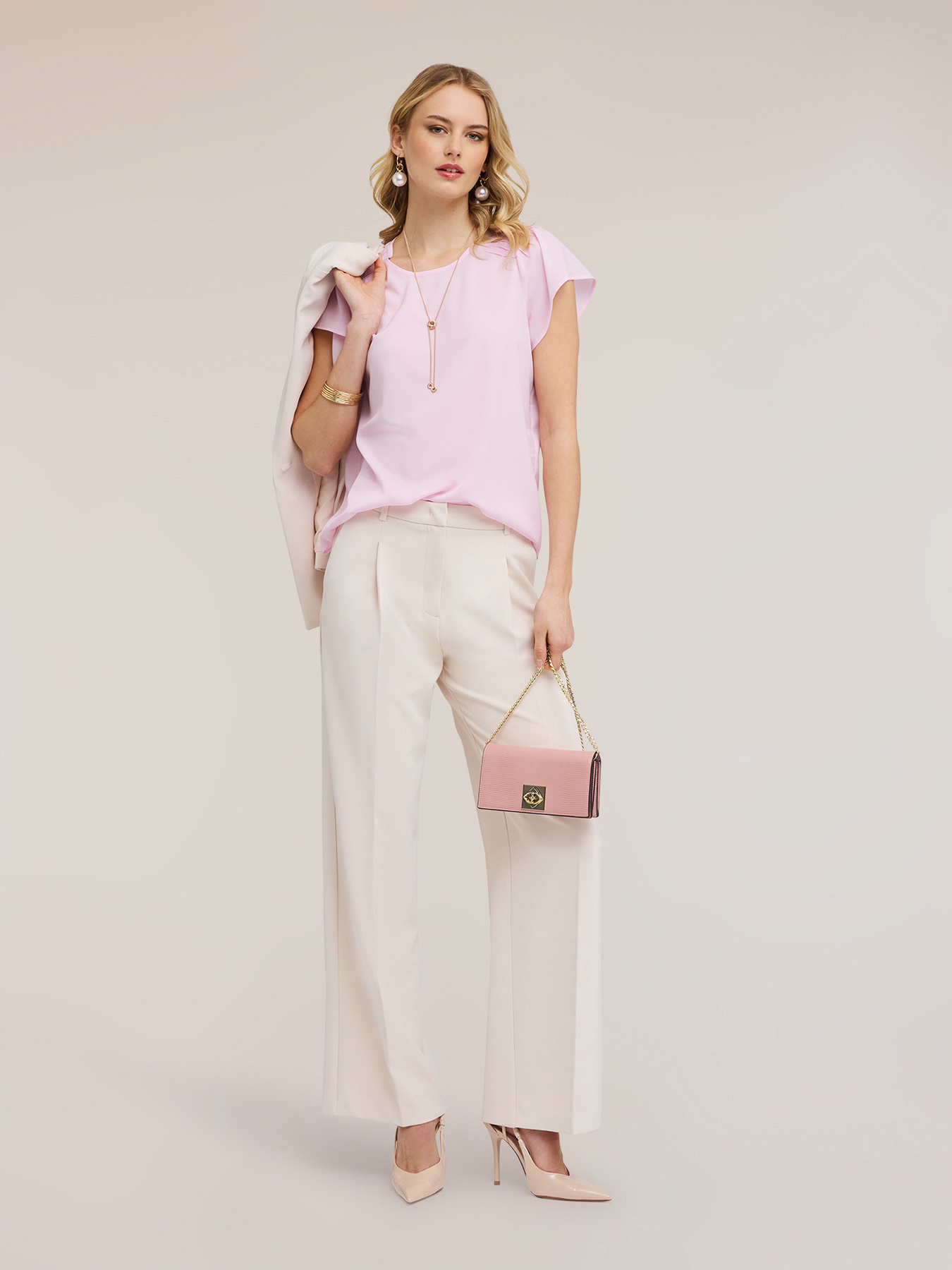 Cr&ecirc;pe de chine blouse with pleats image number 3