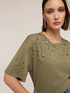 T-shirt avec applications bijou en pierres image number 3