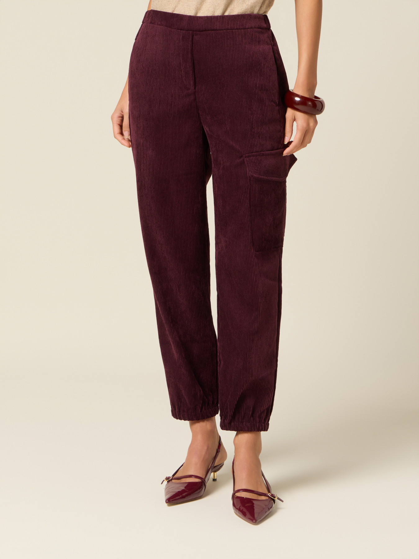 Pantalones cargo de pana image number 3