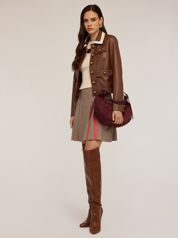 Jacke aus beschichtetem Stoff mit Taschen