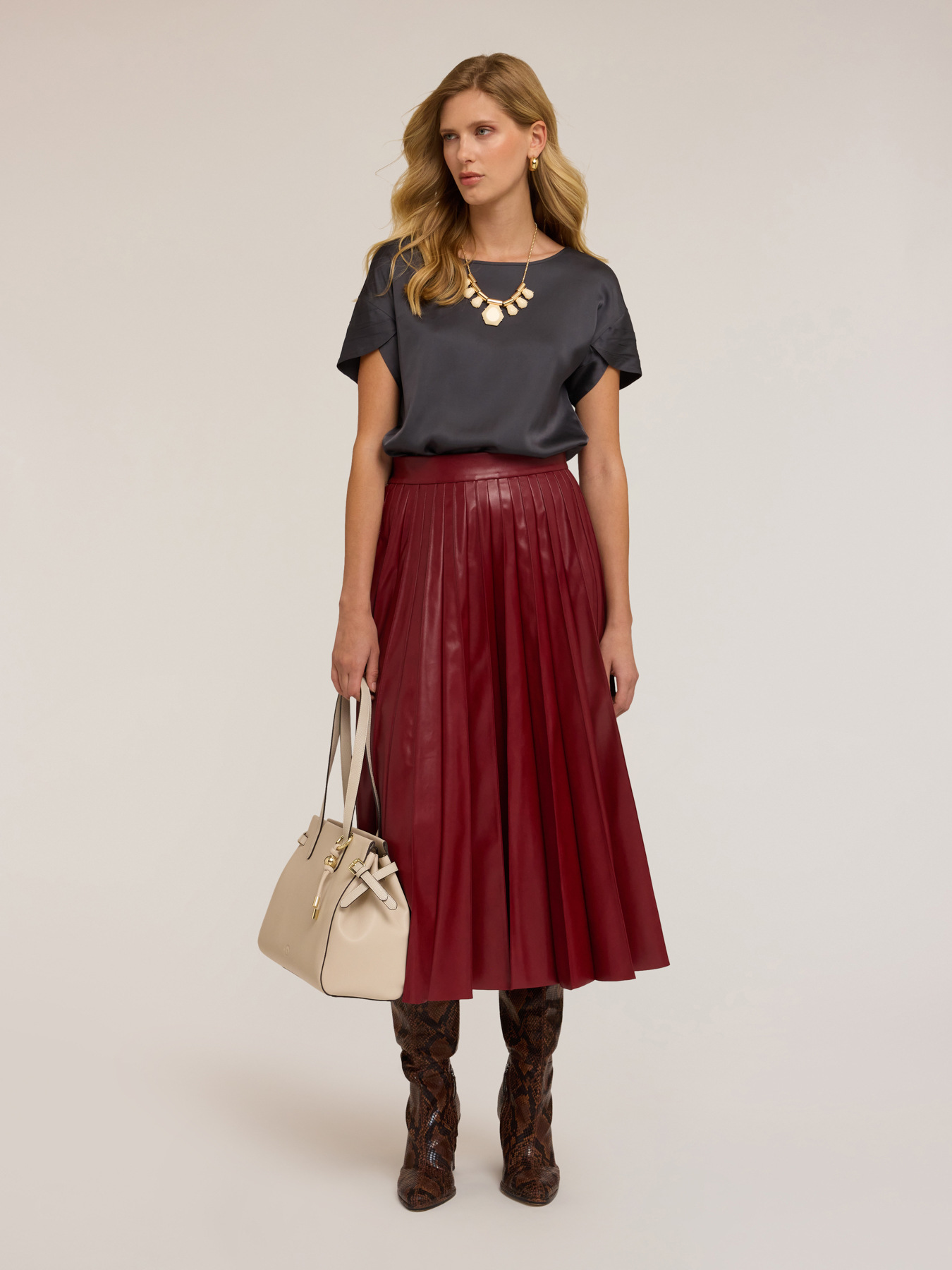 Blouse with petal sleeves image number 0