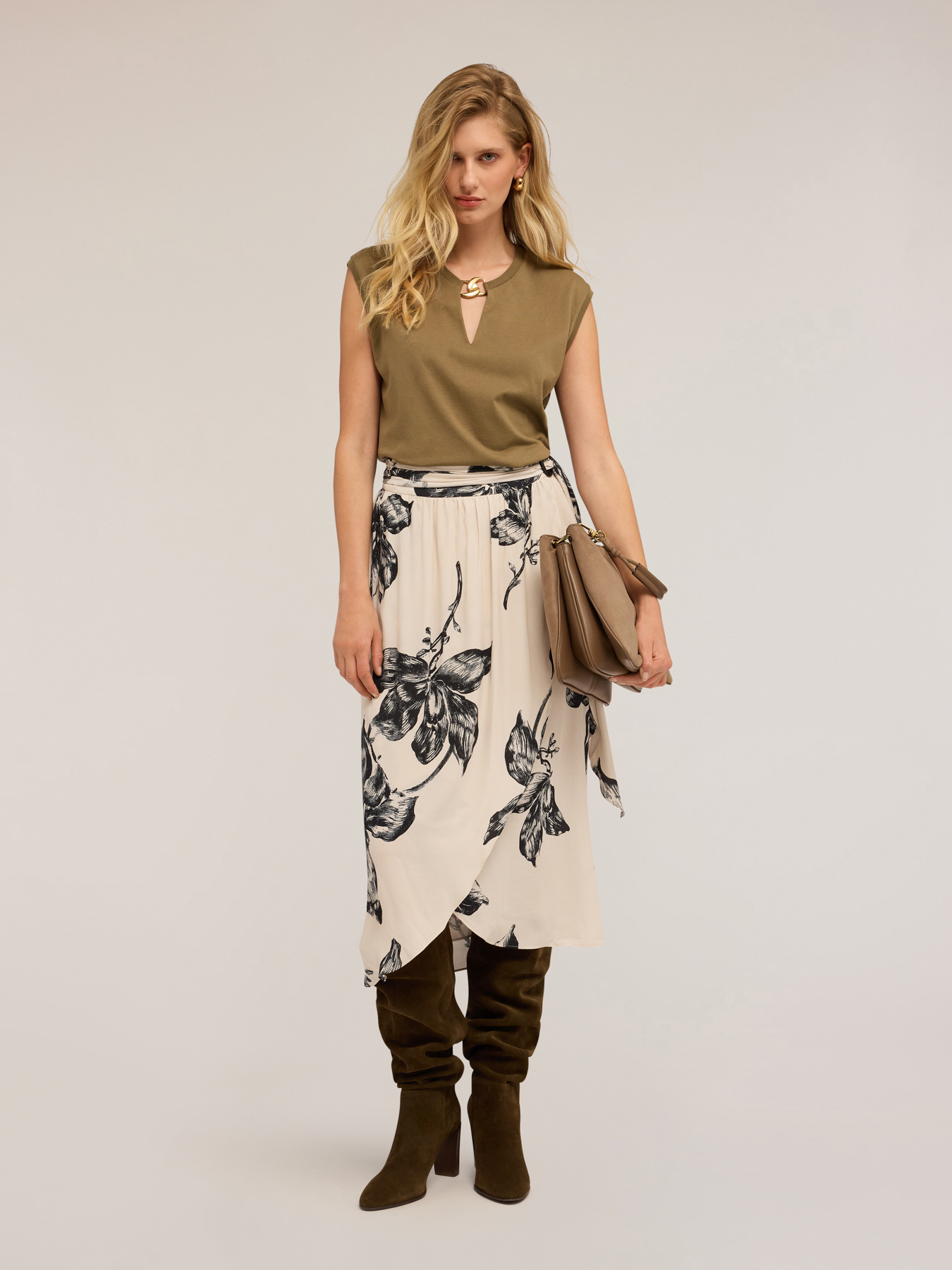 Tricou cu detaliu metalic image number 3