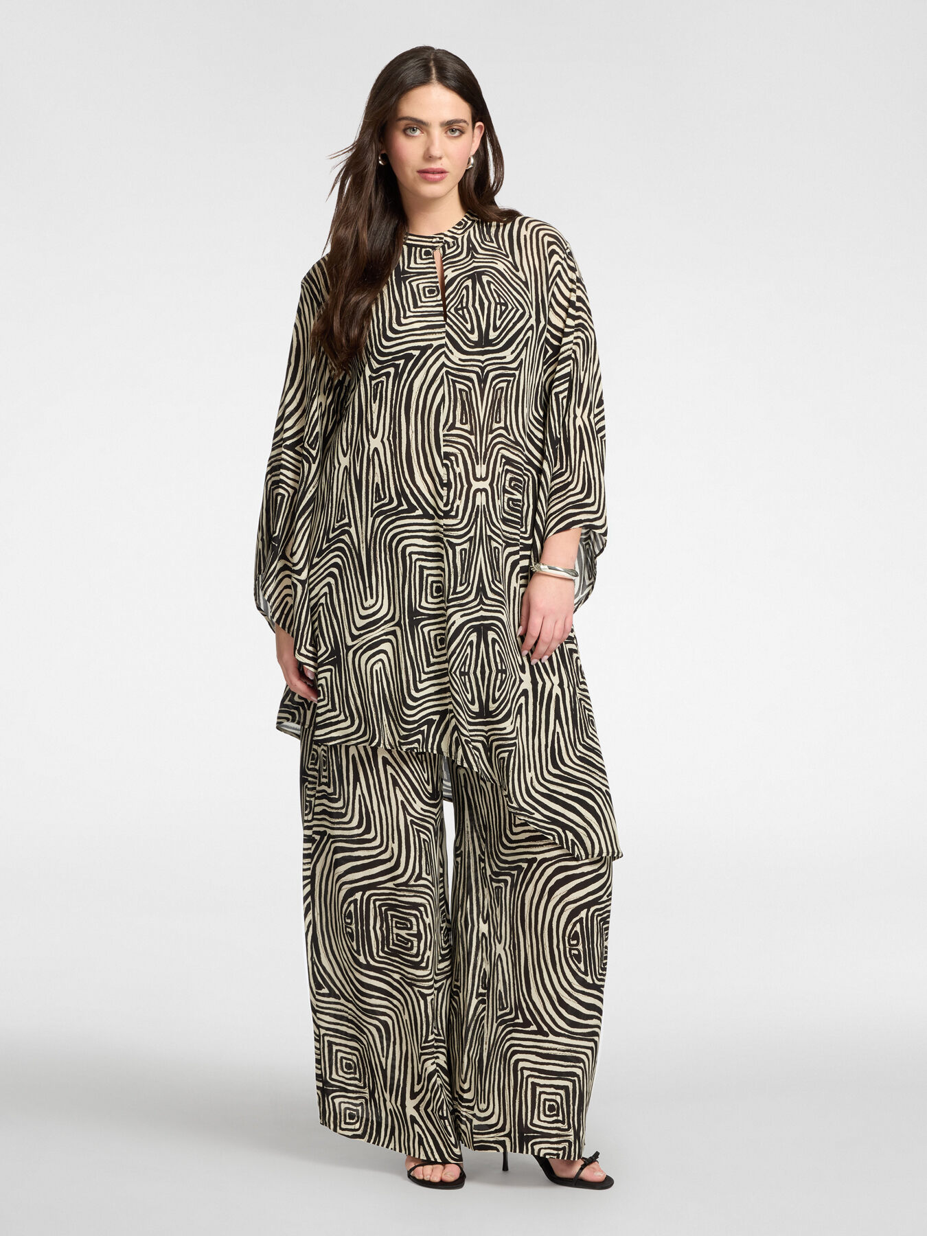 Blusa lunga stampata in viscosa image number 2