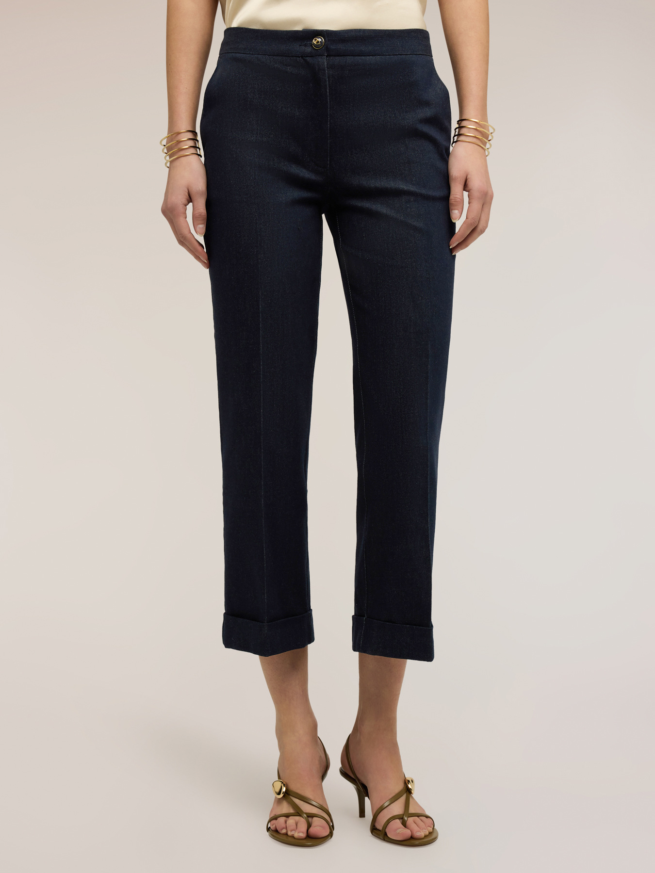 Cropped jeans with turn-up image number 2