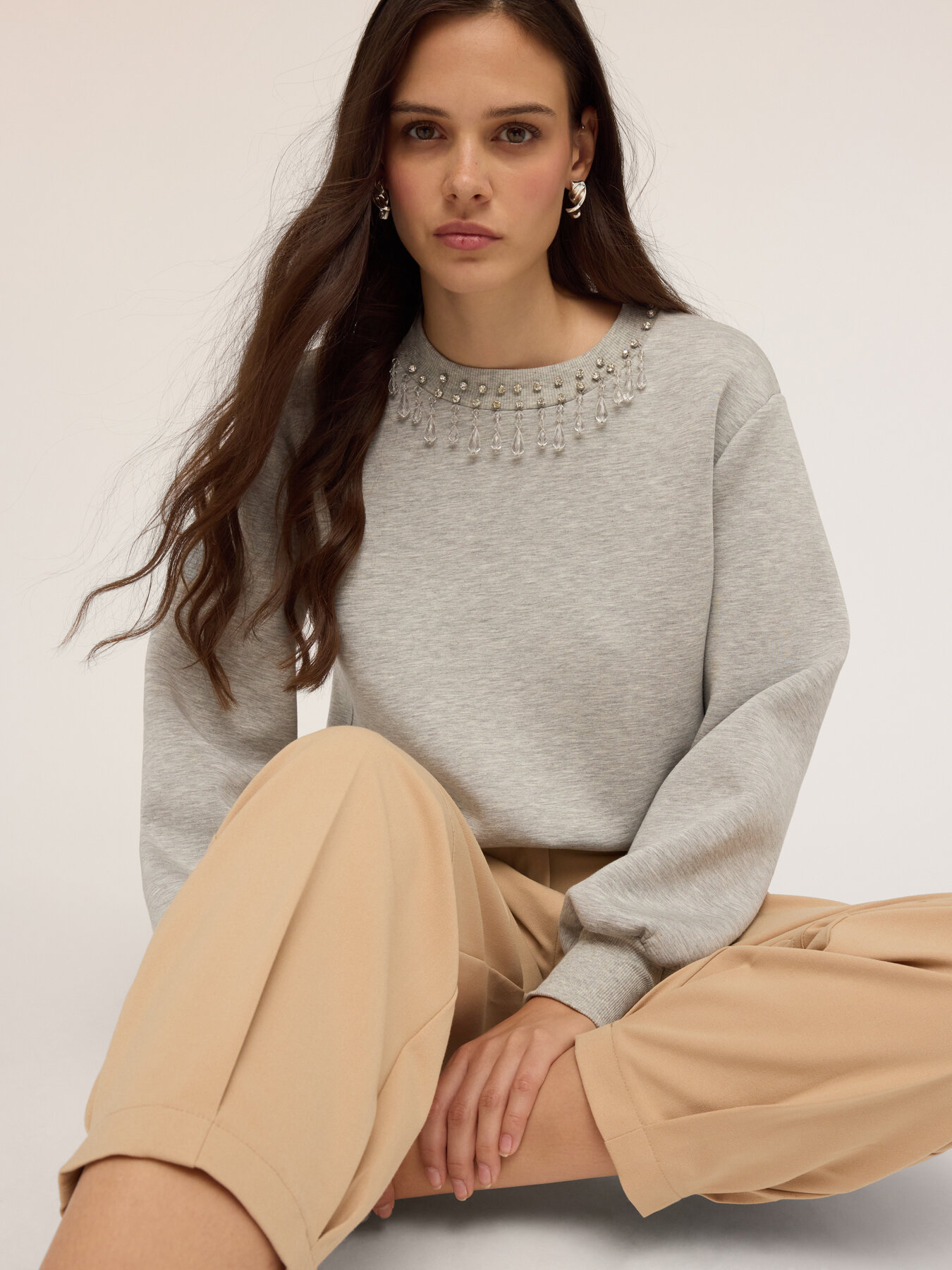 Scuba-Sweatshirt mit Steinbestickung image number 3