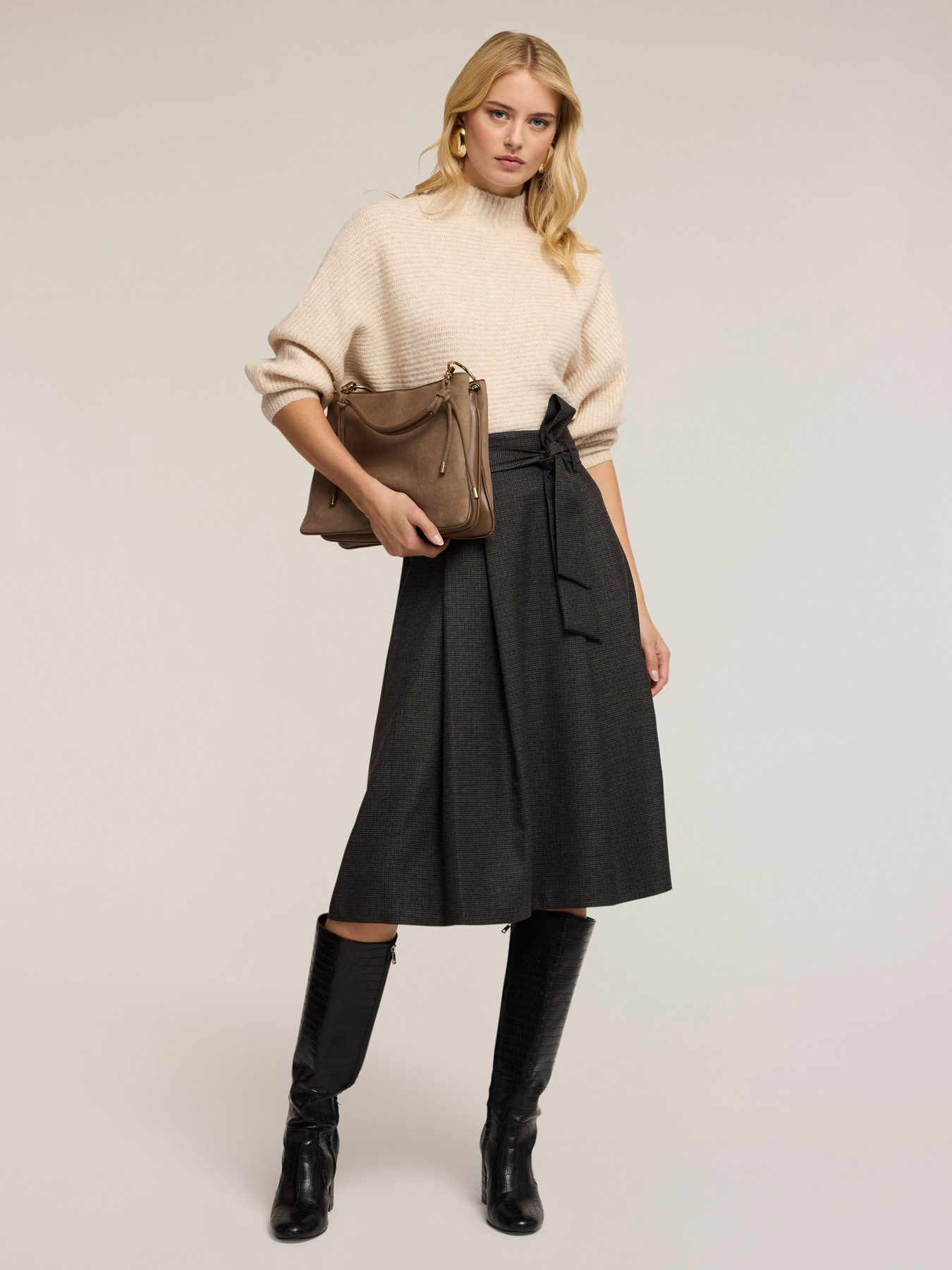 Yarn-dyed skirt with belt image number 0