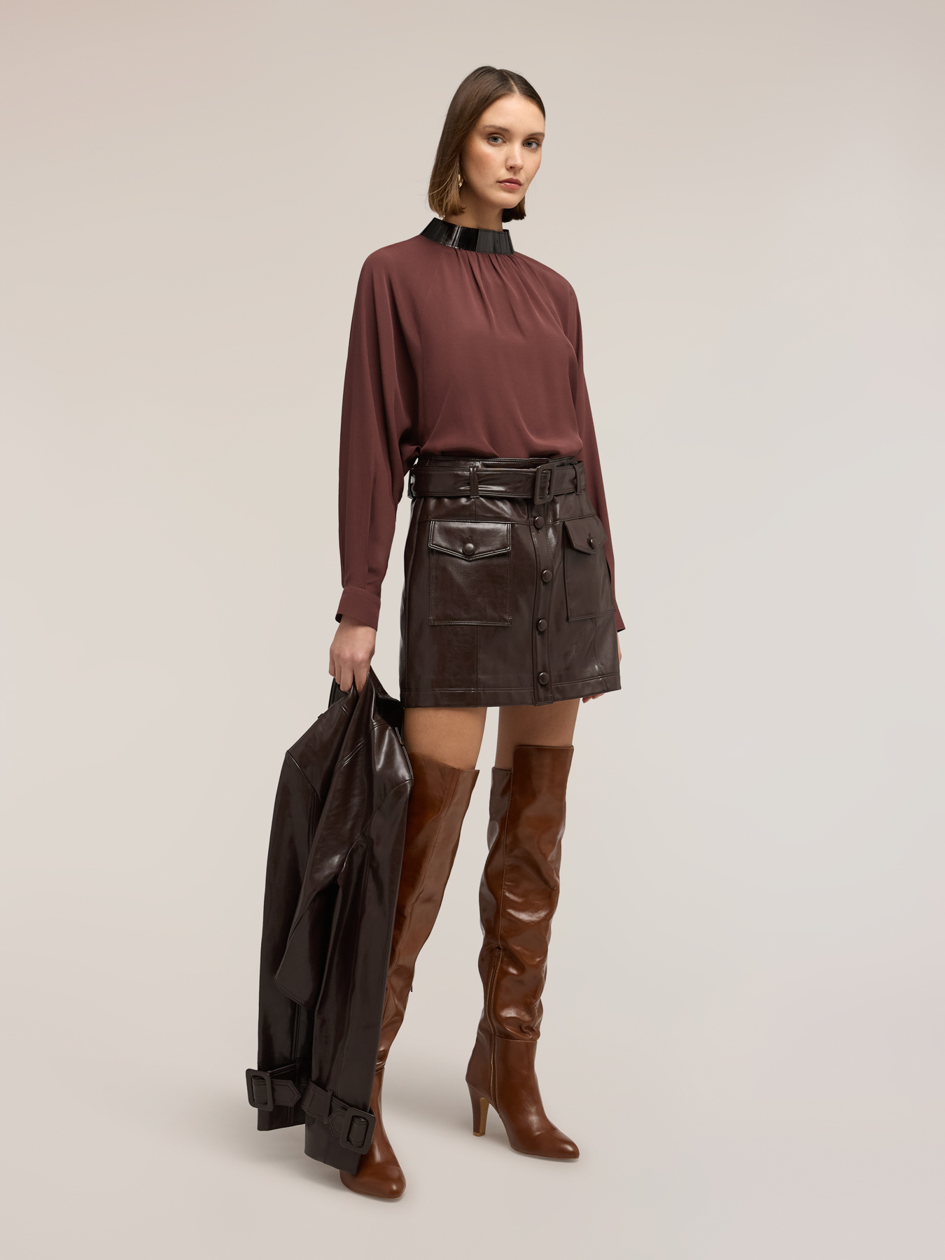 Fluid blouse with embroidered collar image number 3