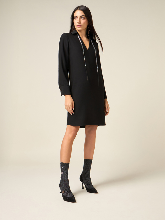 Vestito con nastro gioiello