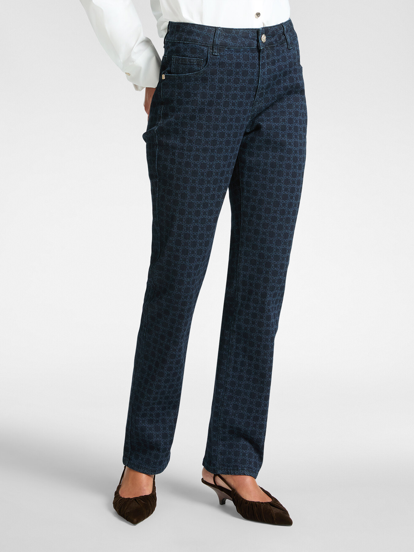 Blaue Jeans mit Monogramm image number 2