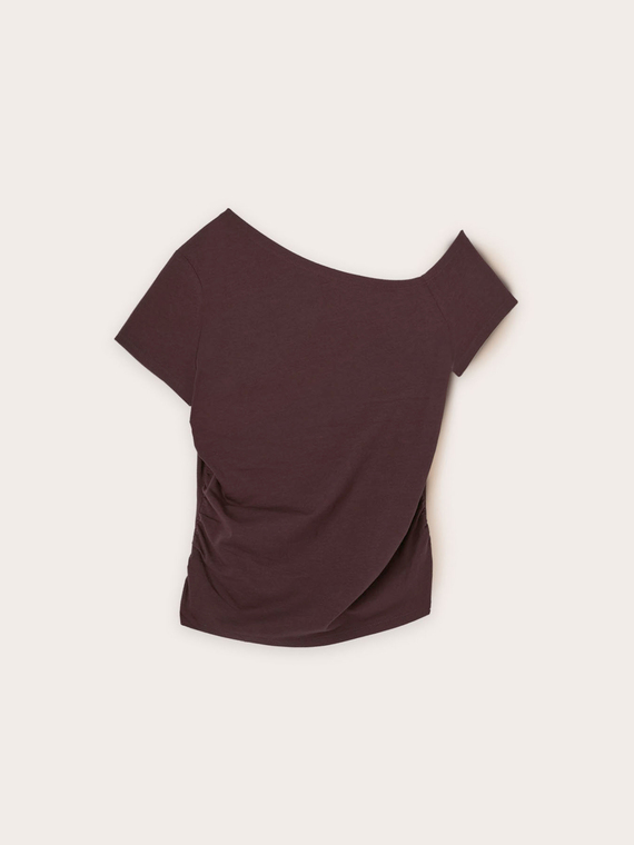T-shirt à col asymétrique