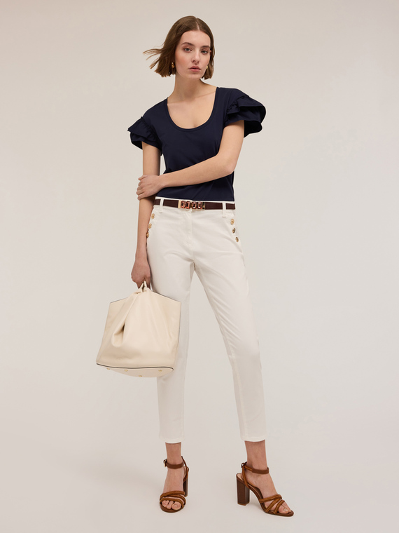 Pantalon regular avec des boutons métalliques