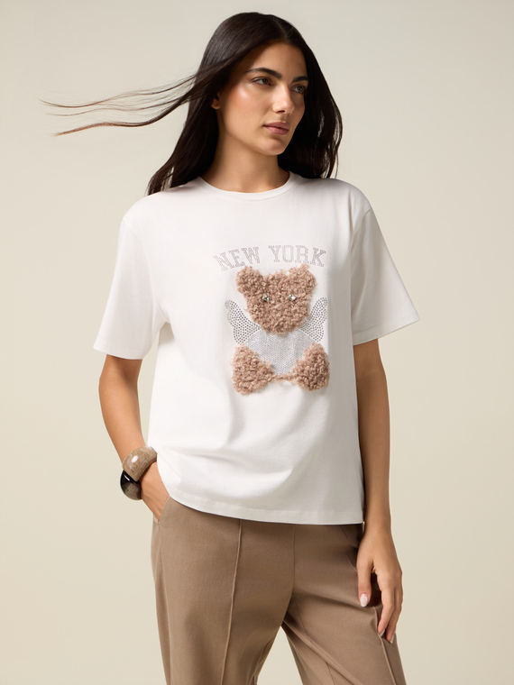 T-shirt con stampa e applicazioni