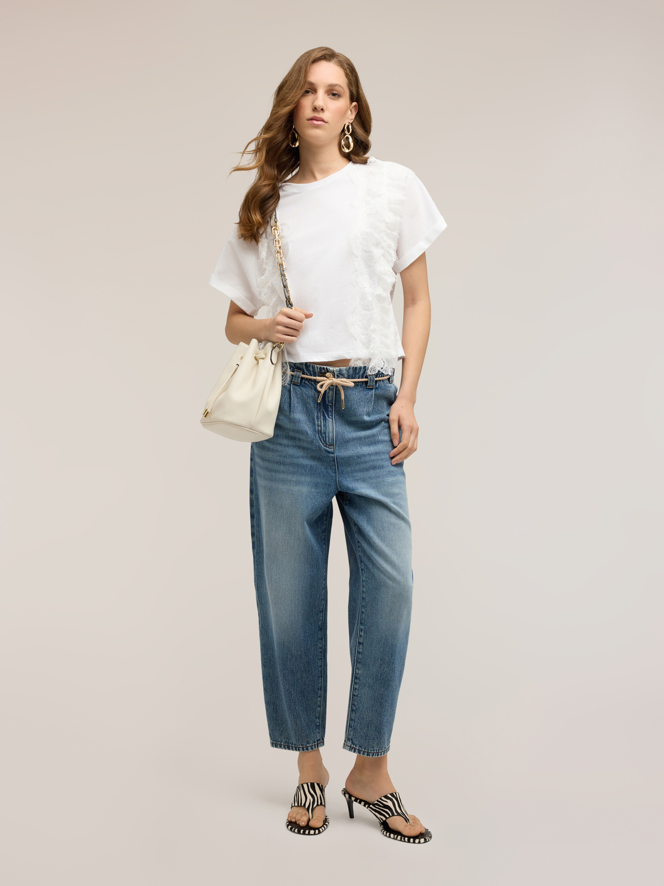 Boyfriend-Jeans mit Kordelzug image number 0