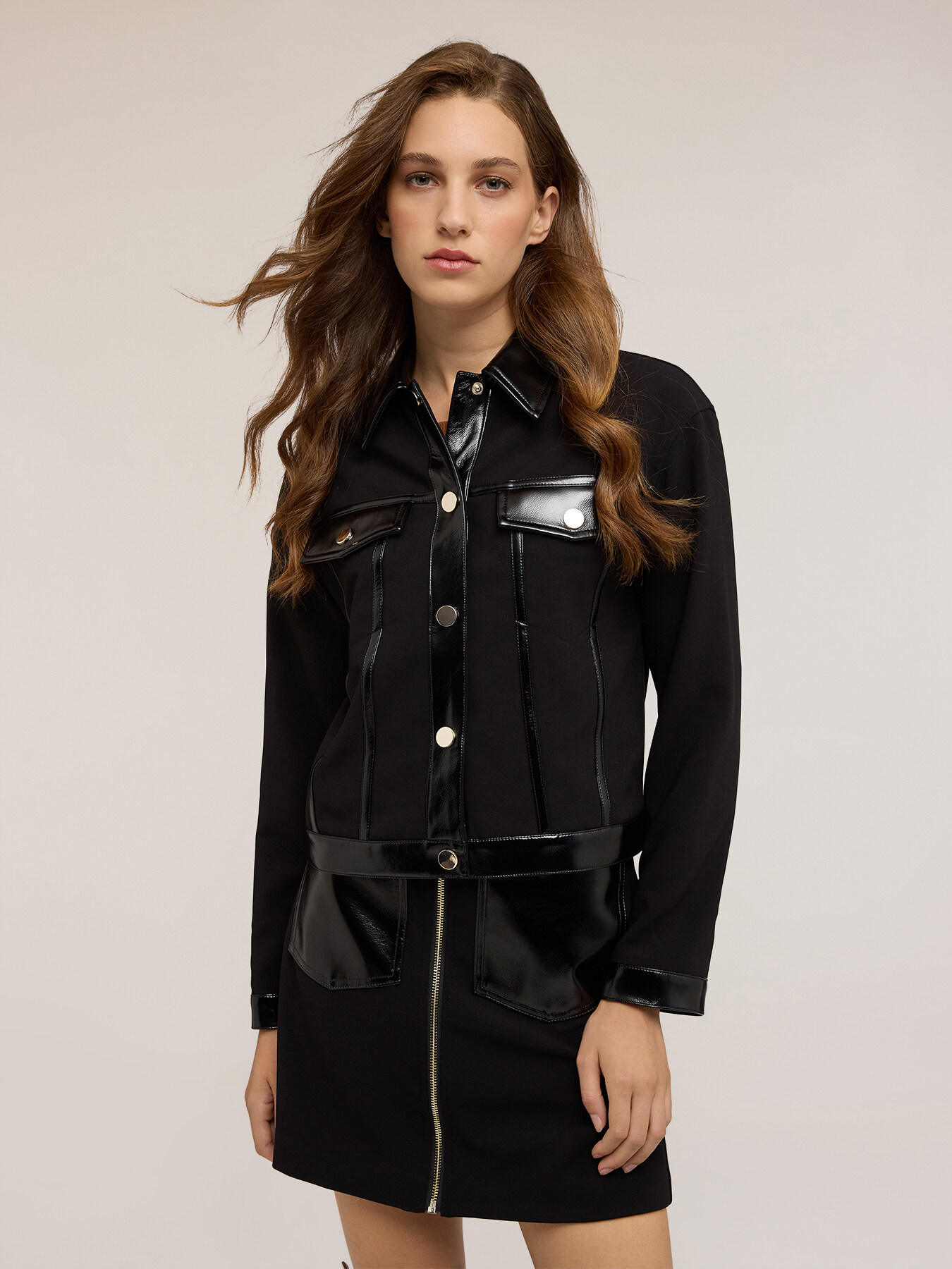 Chaqueta con insertos de charol image number 2