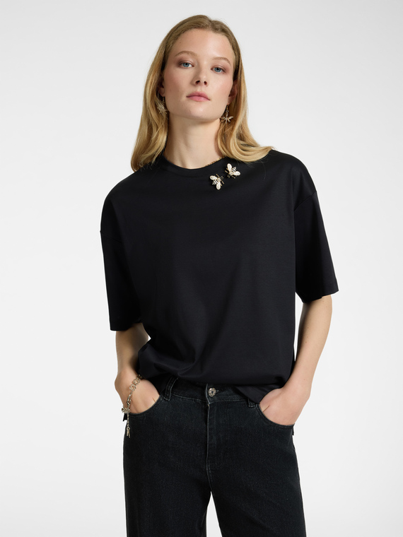 T-shirt with applications