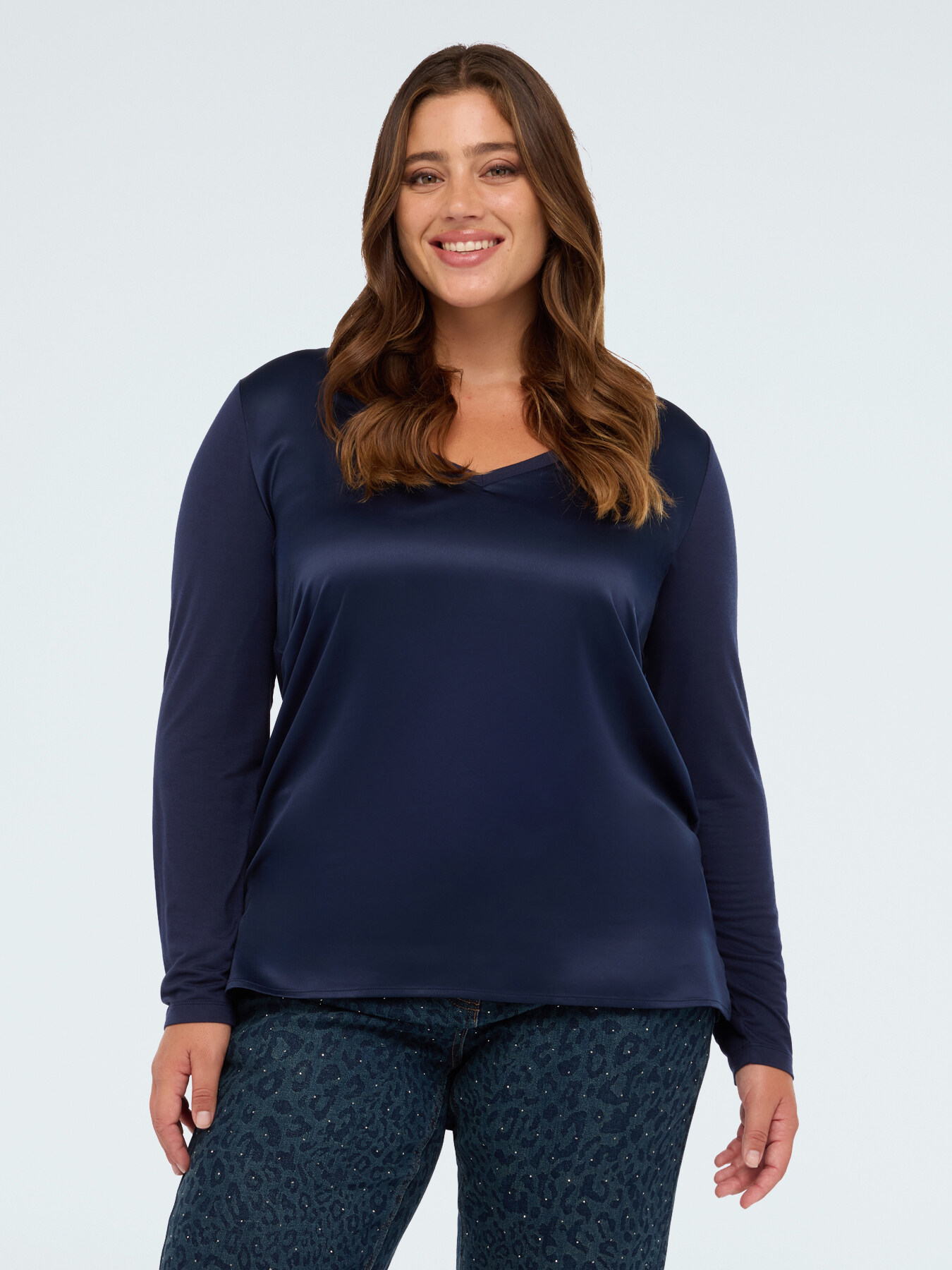 Zweistoffiges T-Shirt mit V-Ausschnitt und langen &Auml;rmeln image number 0