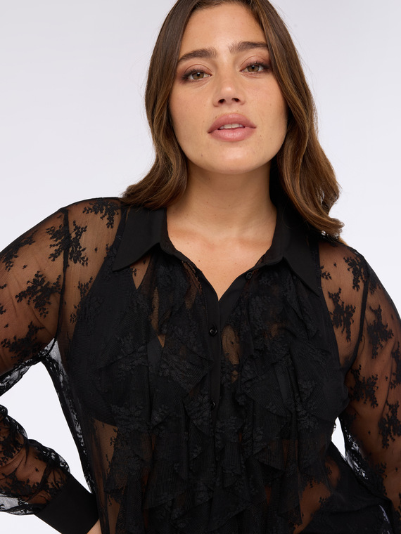 Lace shirt with ruffle on the front