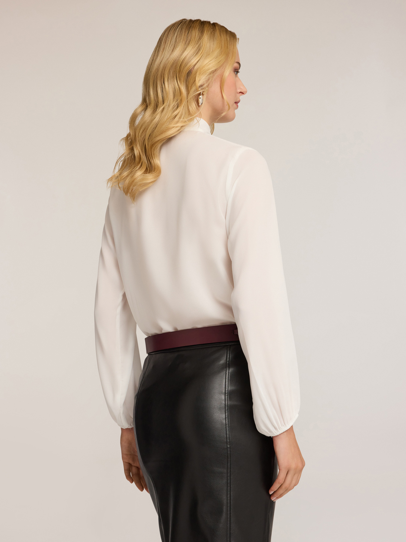 Bluse aus Georgette mit Schleife image number 1