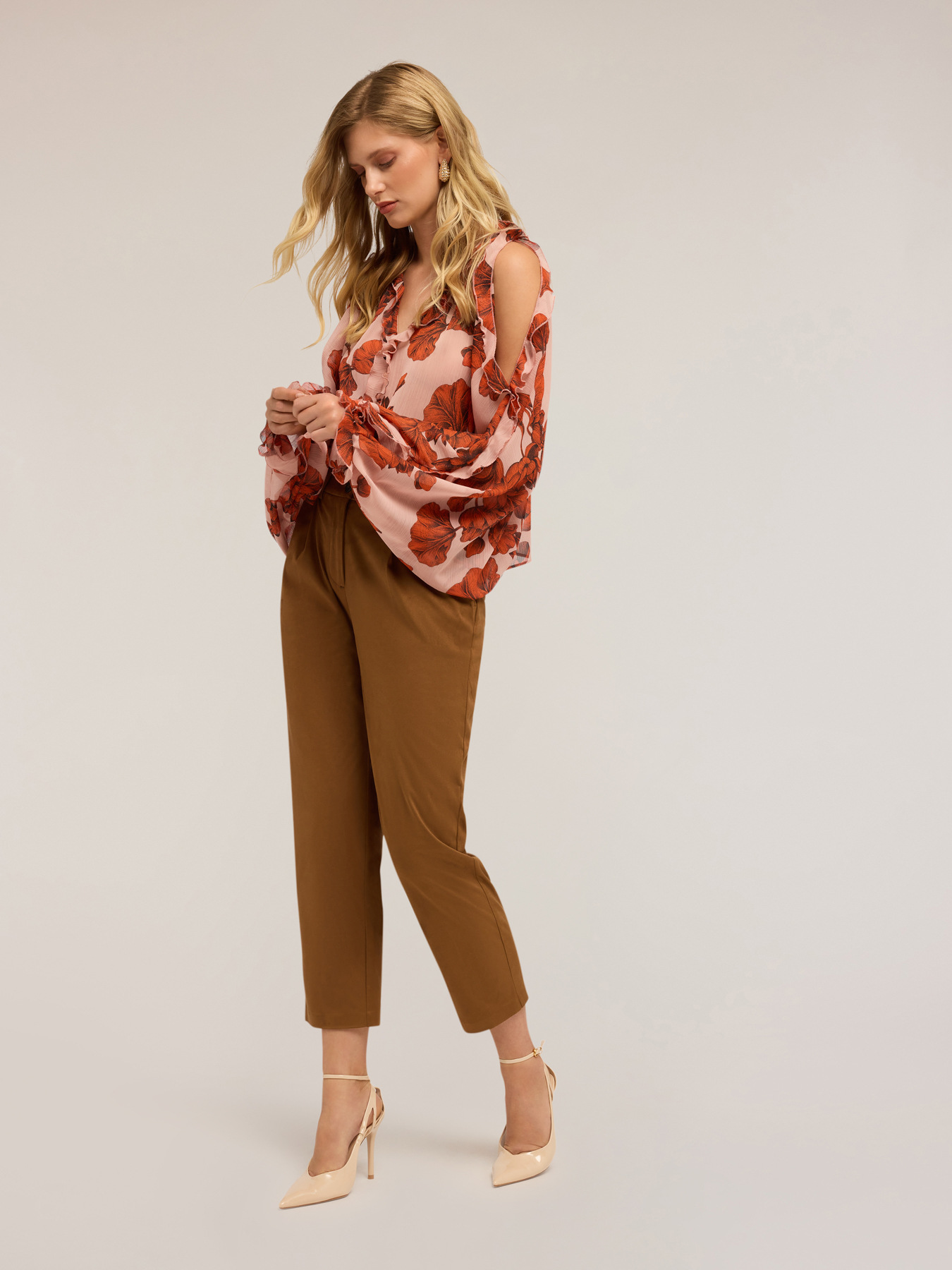 Floral blouse with wide sleeves image number 0