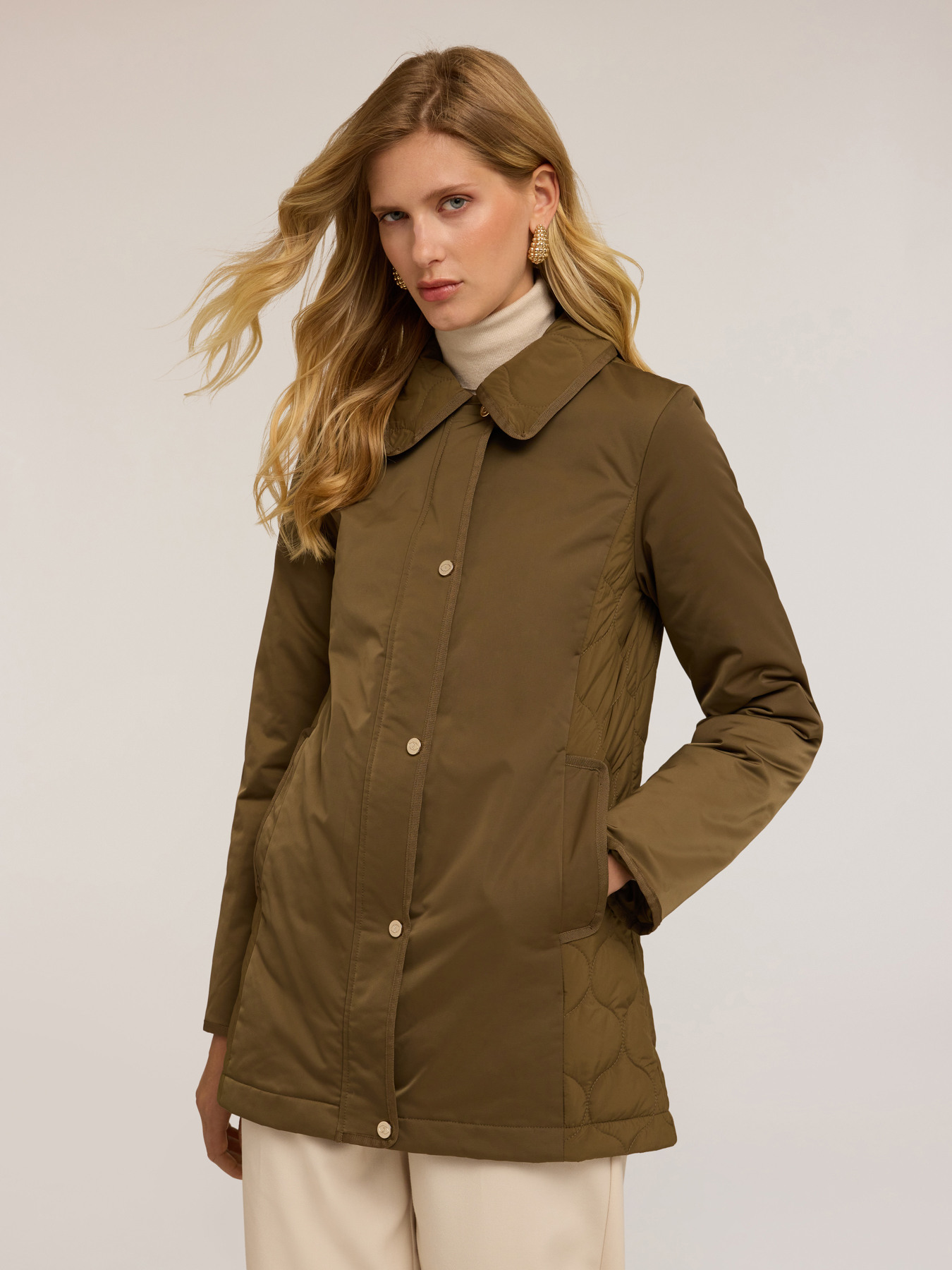 Gesteppte Jacke aus Nylon und Satin image number 3