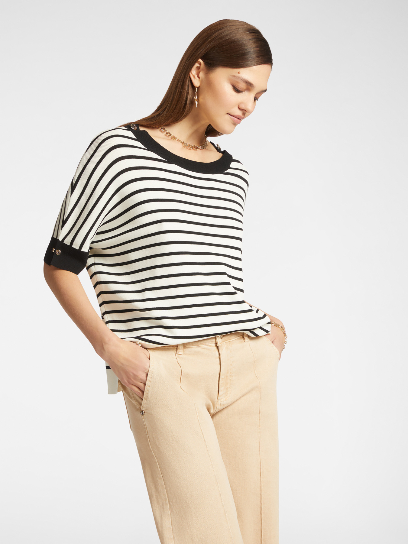 Short-sleeved sweater image number 0