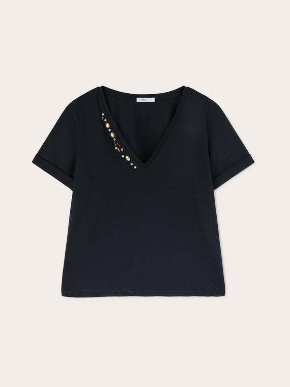 T-shirt with stone embroidery