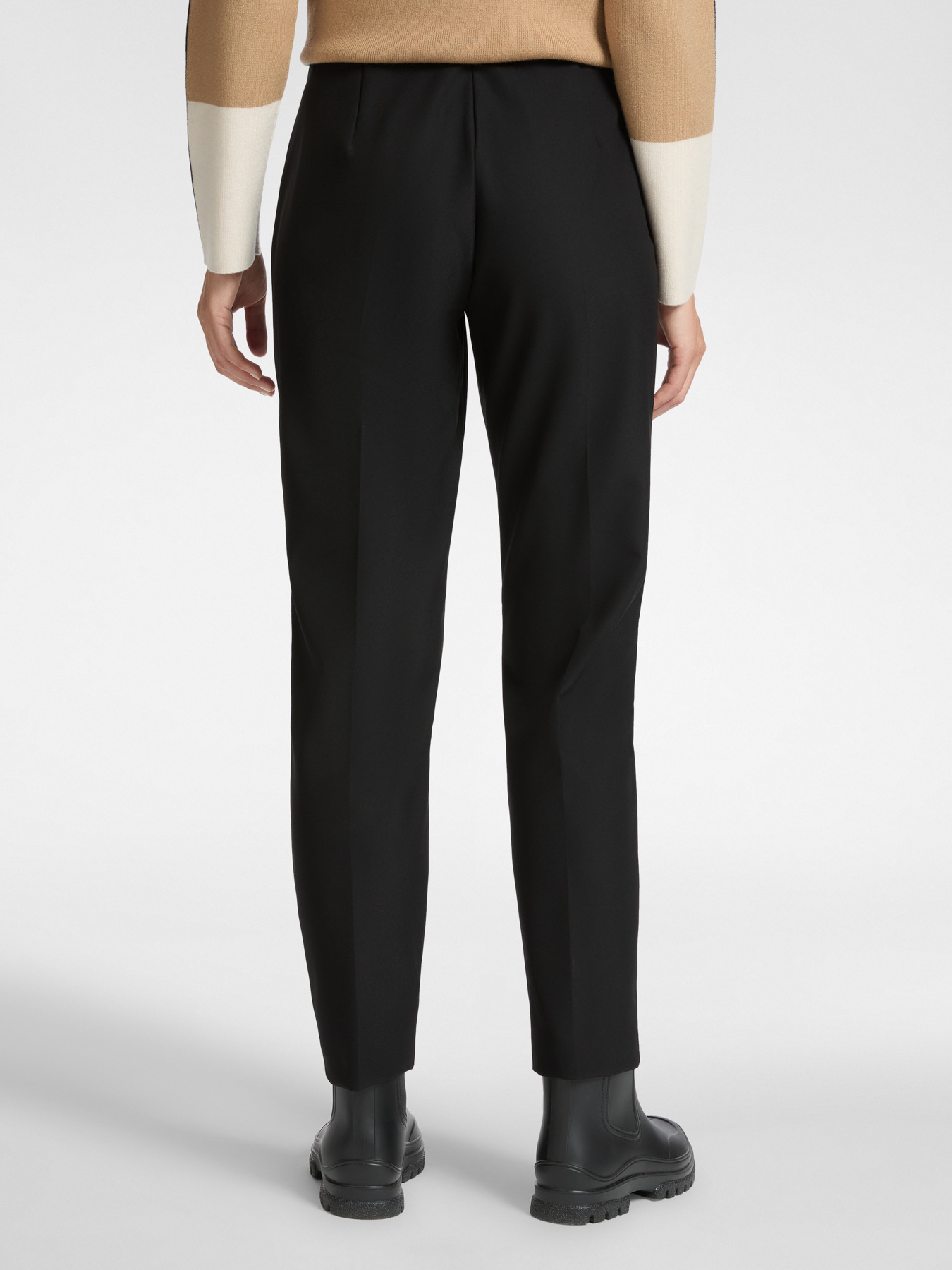 Pantaloni slim in tessuto tecnico image number 1