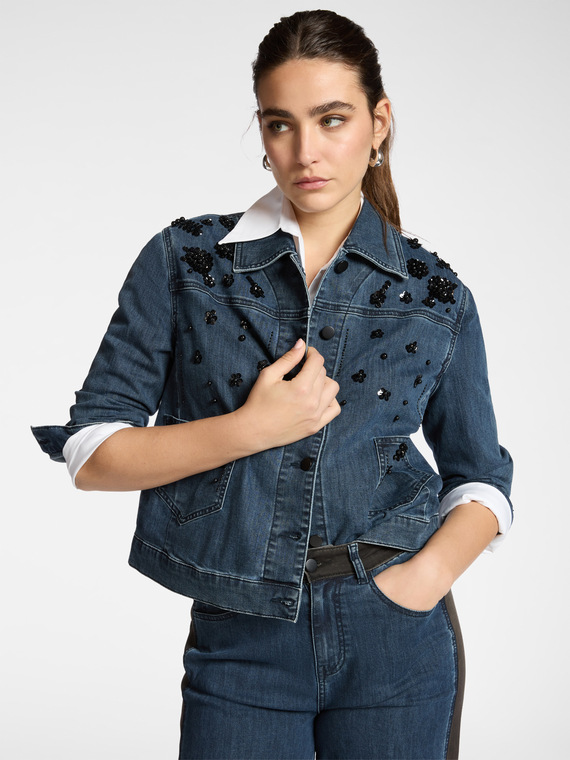 Boxy Jeansjacke mit Stickereien