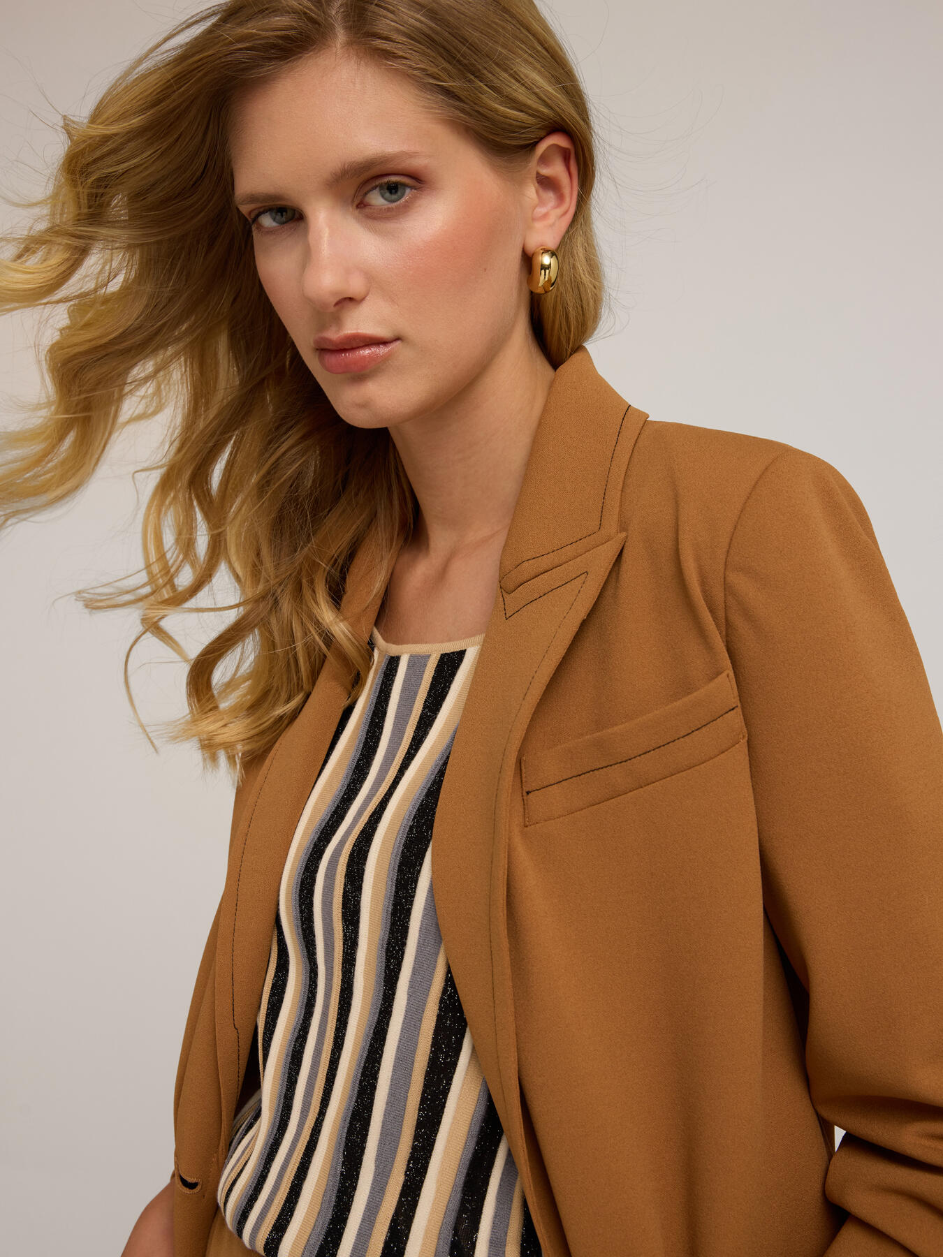 Veste à simple boutonnage avec surpiqûres contrastées image number 3