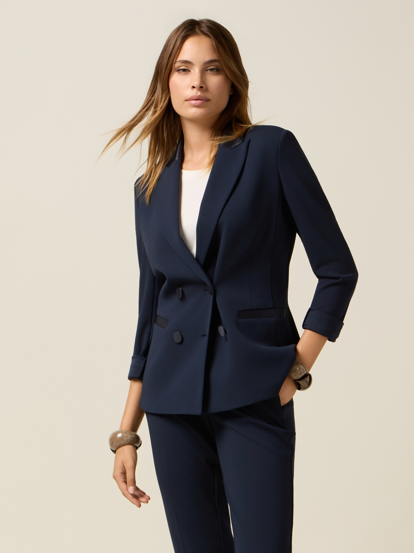Doppelreihiger Blazer mit bezogenen Knöpfen image number 0