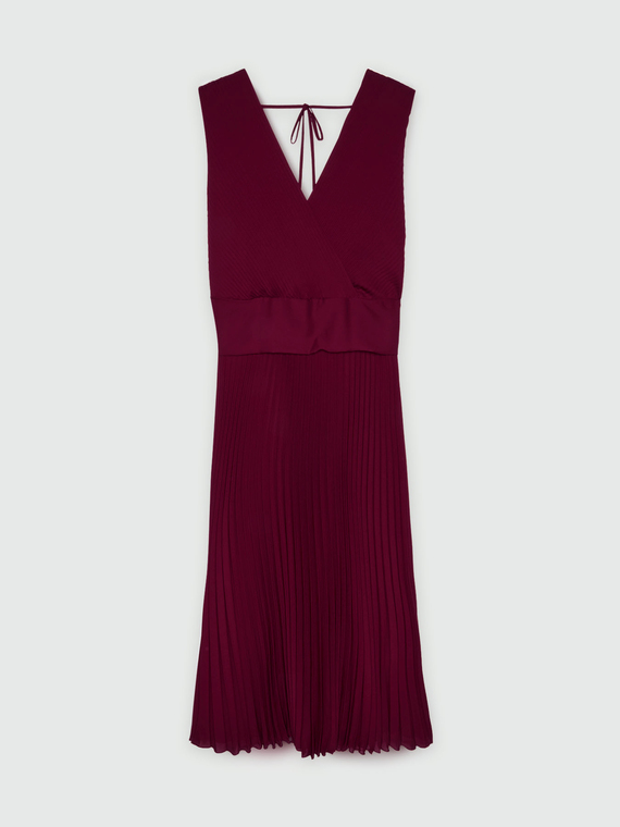 Plisseekleid mit V-Ausschnitt
