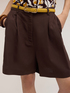 High-waisted linen blend shorts with pleats image number 3