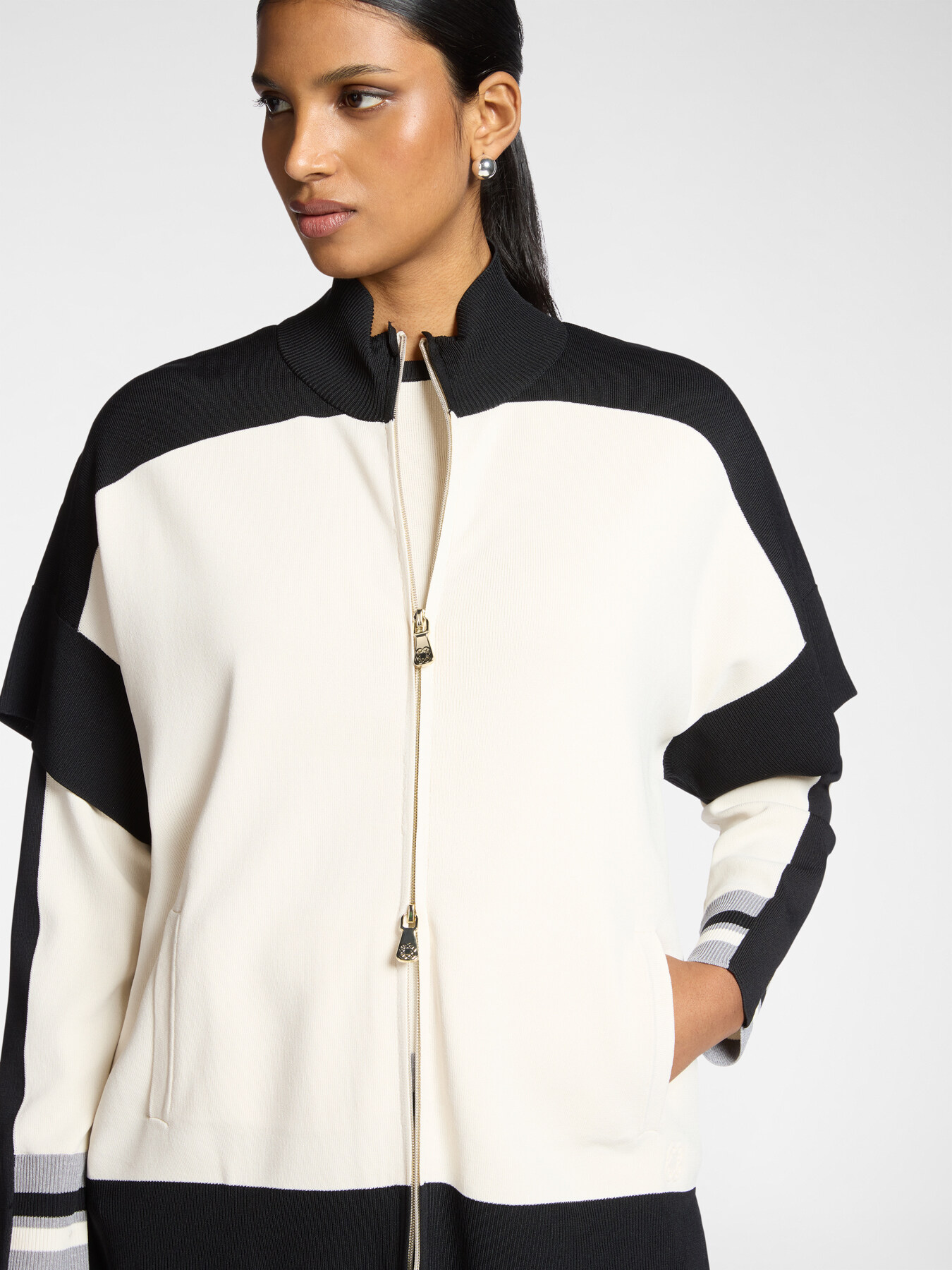 Short sleeve viscose blend cardigan image number 3