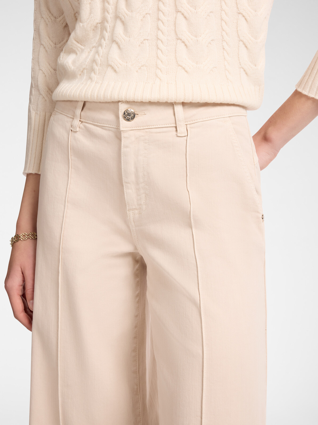 Pantaloni cropped marini&egrave;re image number 3