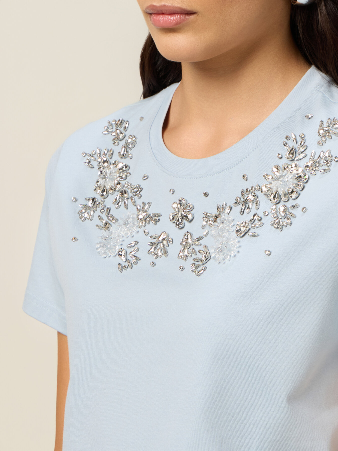 T-shirt con ricamo gioiello image number 2