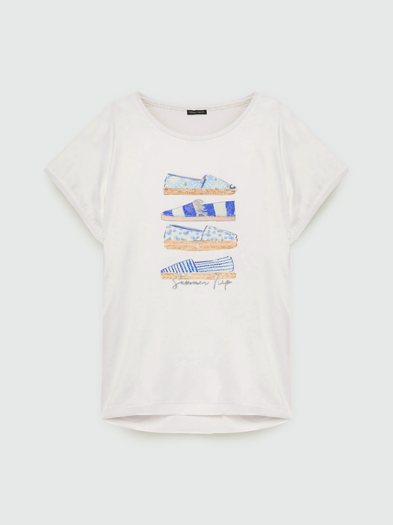 T-shirt with embroidered print