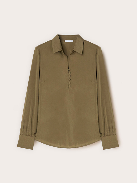 Blouse with satin collar