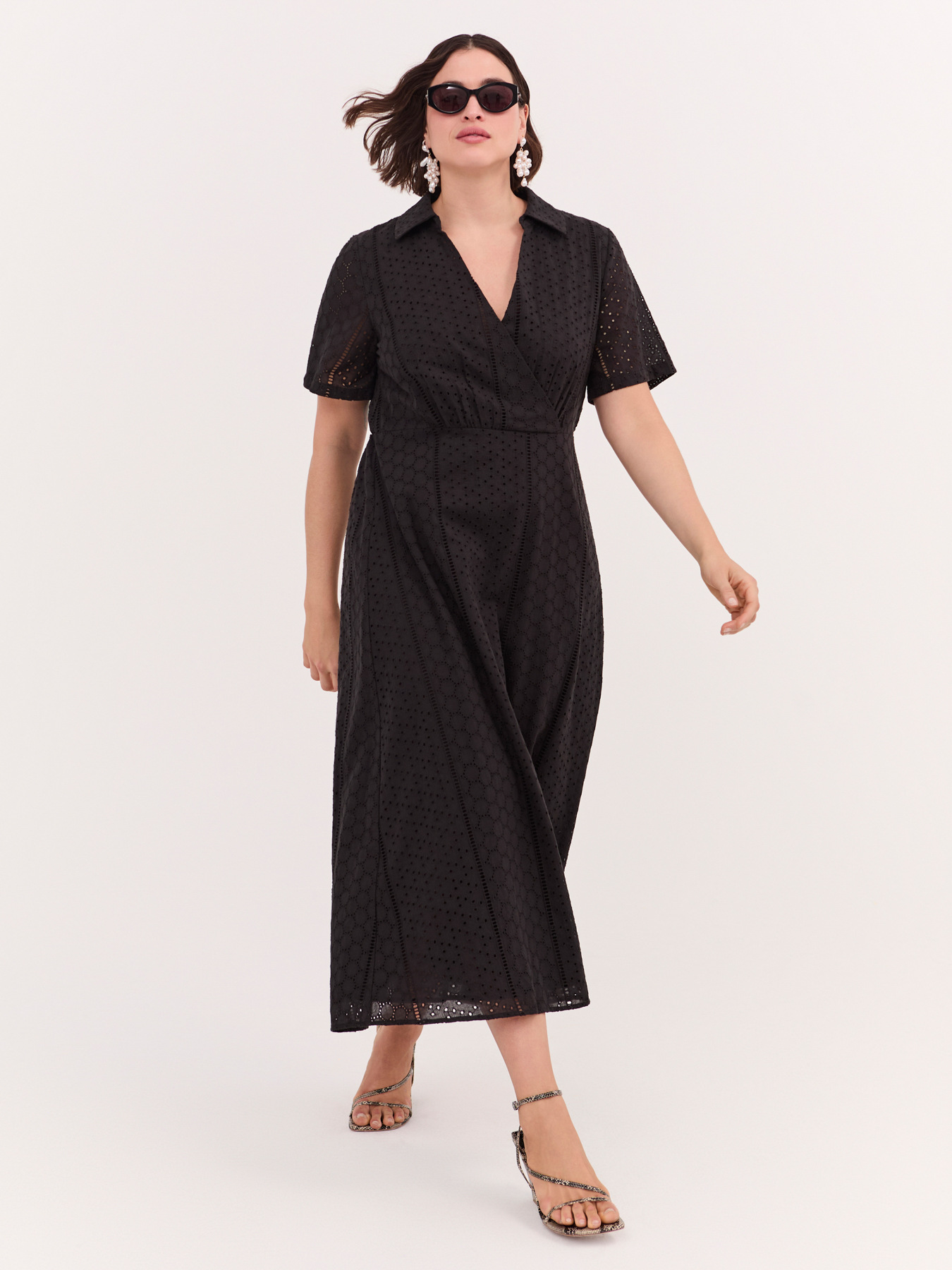 Robe ligne grecque DREAM en broderie anglaise image number 0