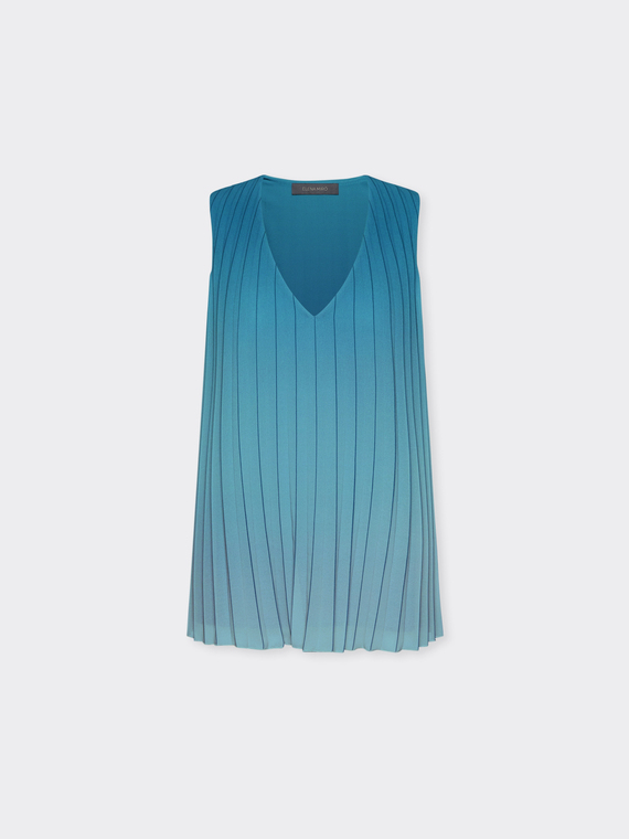 Pleated top in gradient color