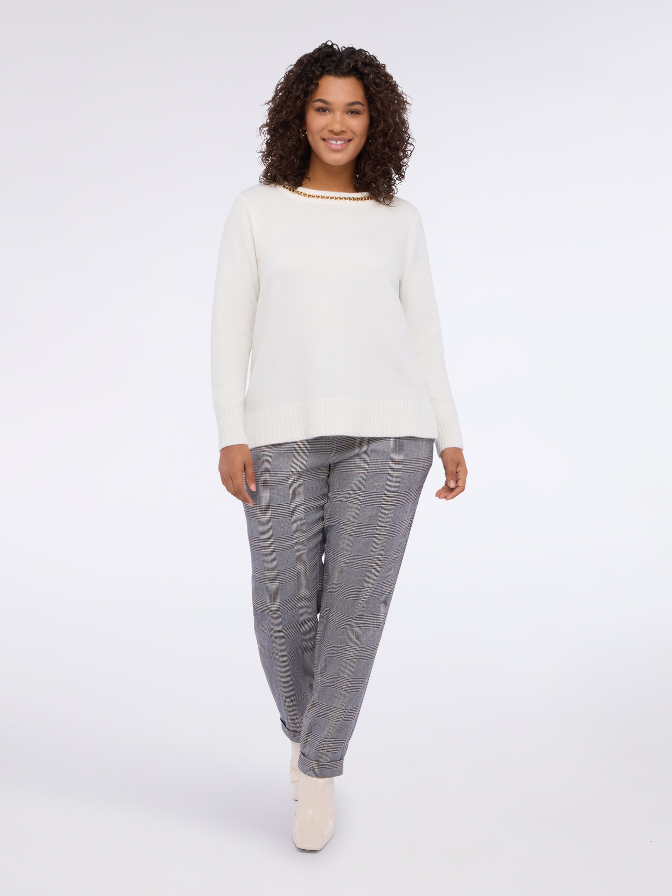 Pull ras-du-cou avec chaîne métallique image number 0