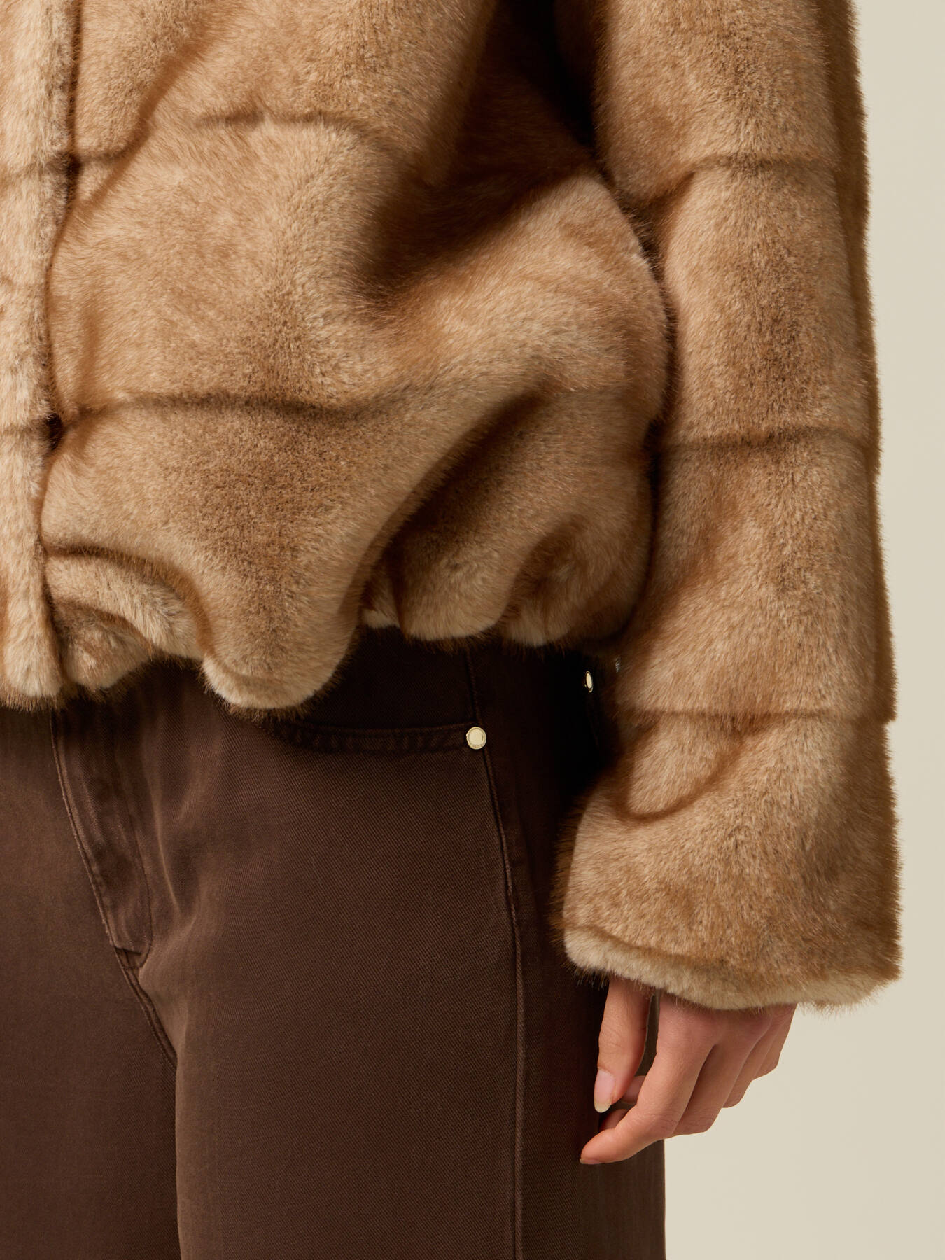 Giubbotto corto effetto peluche image number 2