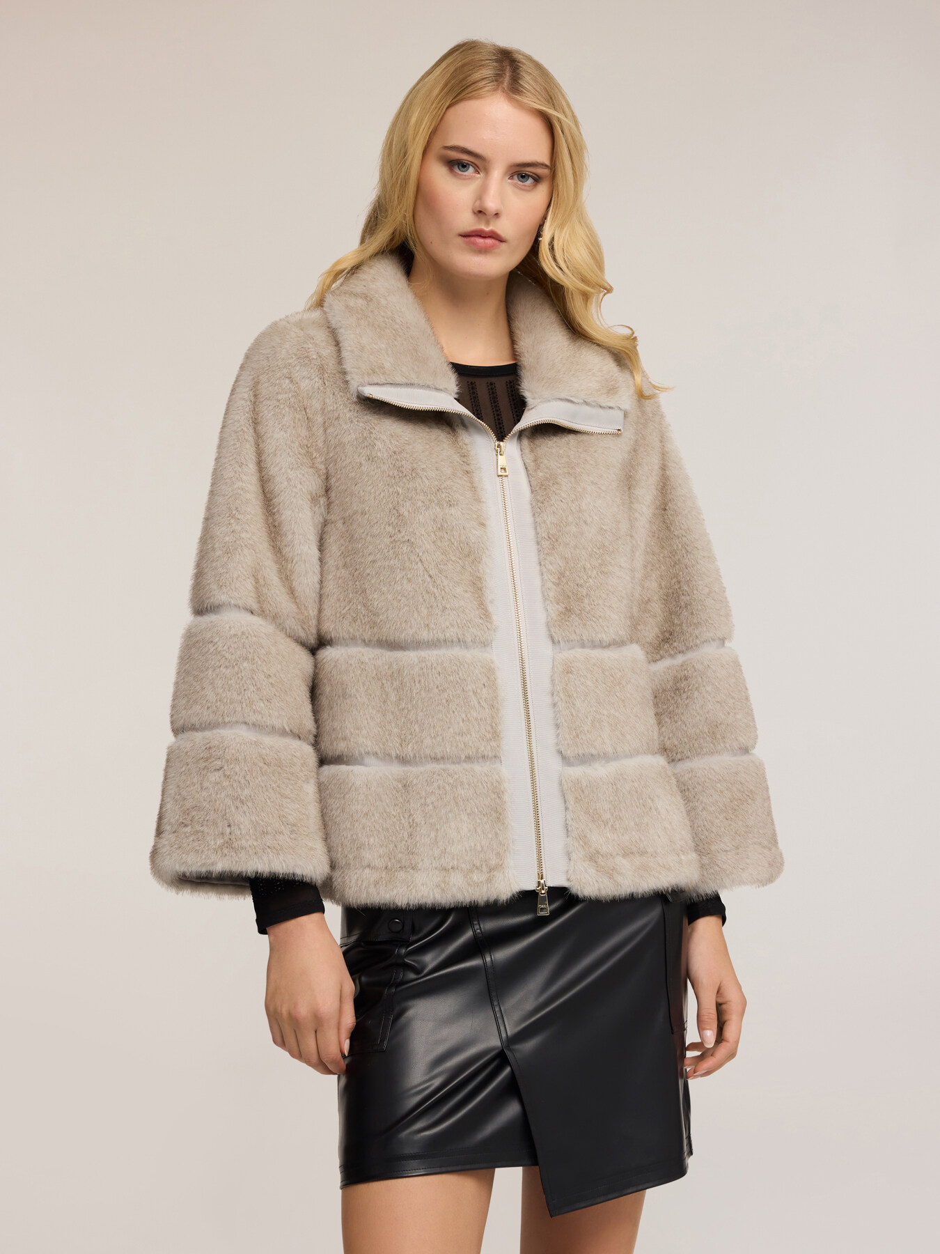 Chaqueta efecto teddy con cremallera image number 0