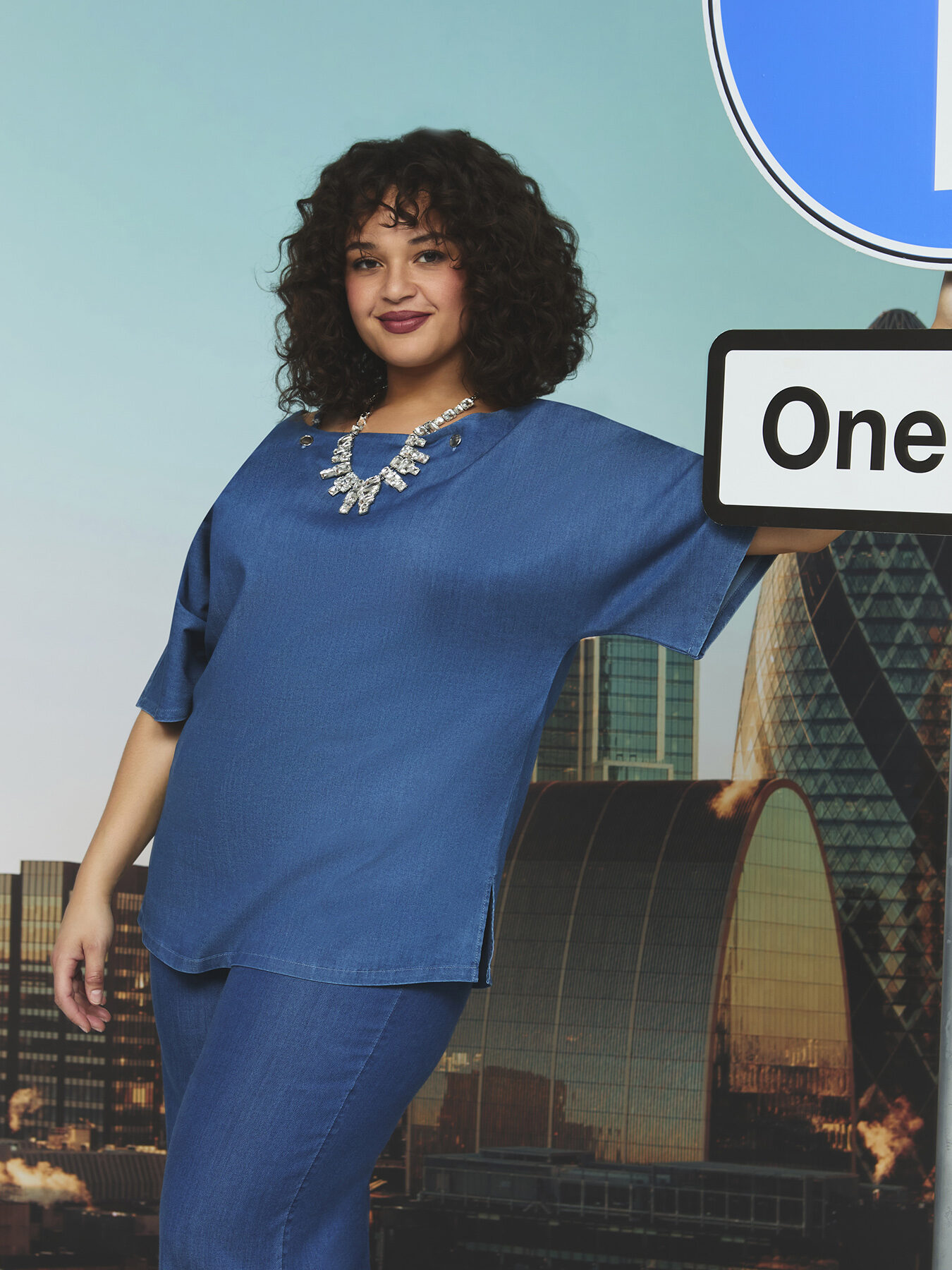 Blusa con scollo a barchetta in tencel image number 0