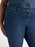 Cropped jeans with small studs image number 3
