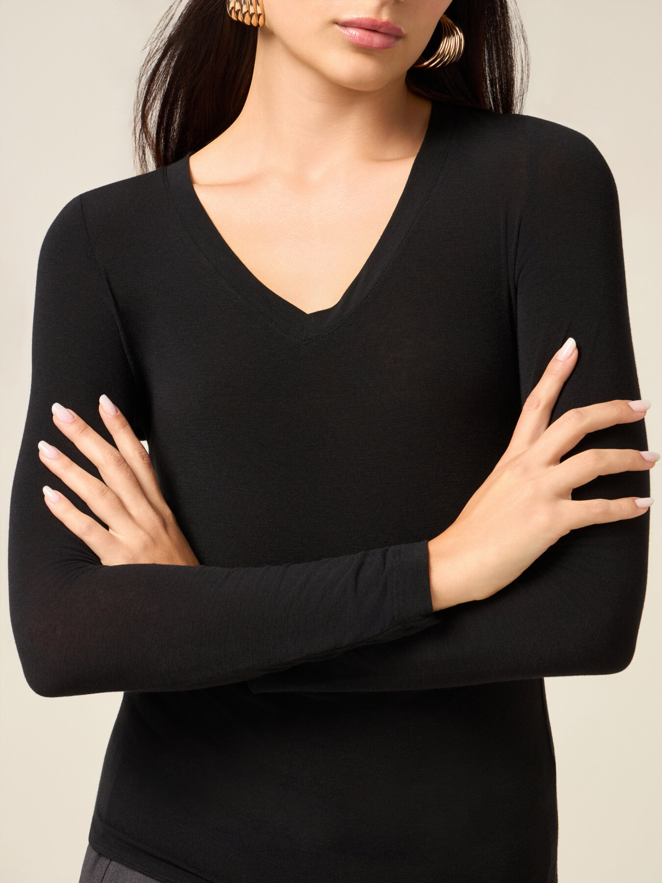 T-shirt misto cashmere scollo a V image number 2