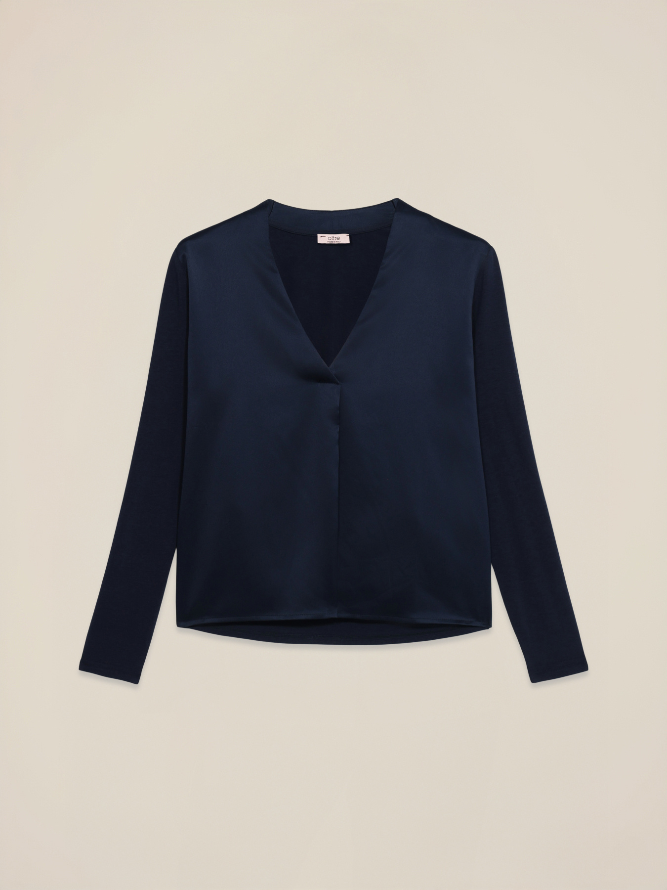 Zweistoffiges T-Shirt mit V-Ausschnitt image number 3