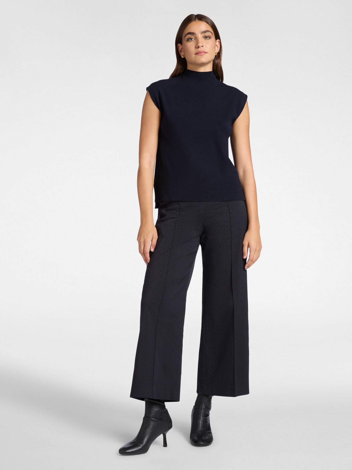 Knitted top image number 2